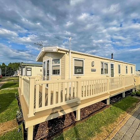 Caravan With Decking And Free Wifi At Seawick Holiday Park Ref 27214Sw Клактон-он-Си Экстерьер фото