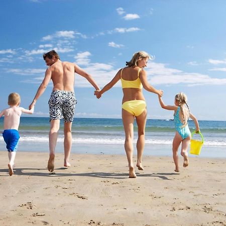 Caravan With Decking And Free Wifi At Seawick Holiday Park Ref 27214Sw Клактон-он-Си Экстерьер фото