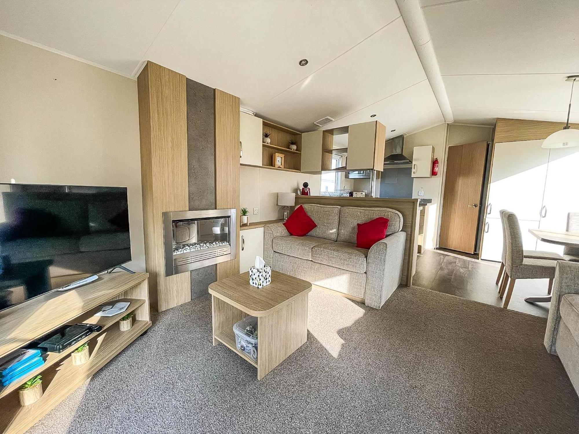 Caravan With Decking And Free Wifi At Seawick Holiday Park Ref 27214Sw Клактон-он-Си Экстерьер фото